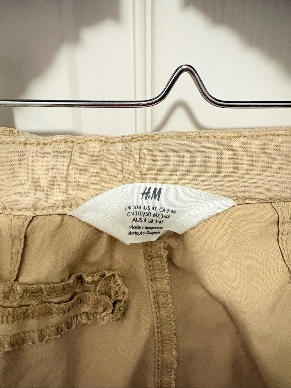 Pre-owned H&M Boys 2‑Piece Chino Shorts Set, color Beige & Navy/ Size: 4